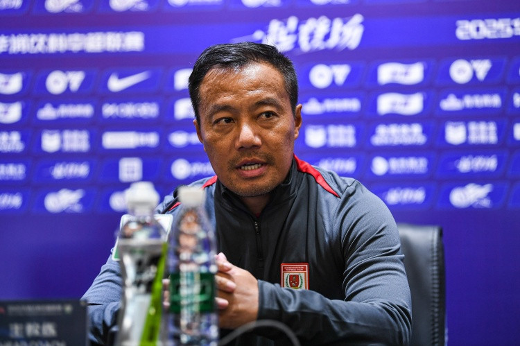 媒体人: 亚泰必须压缩开支, 阎峰应该是新赛季球队主教练人选