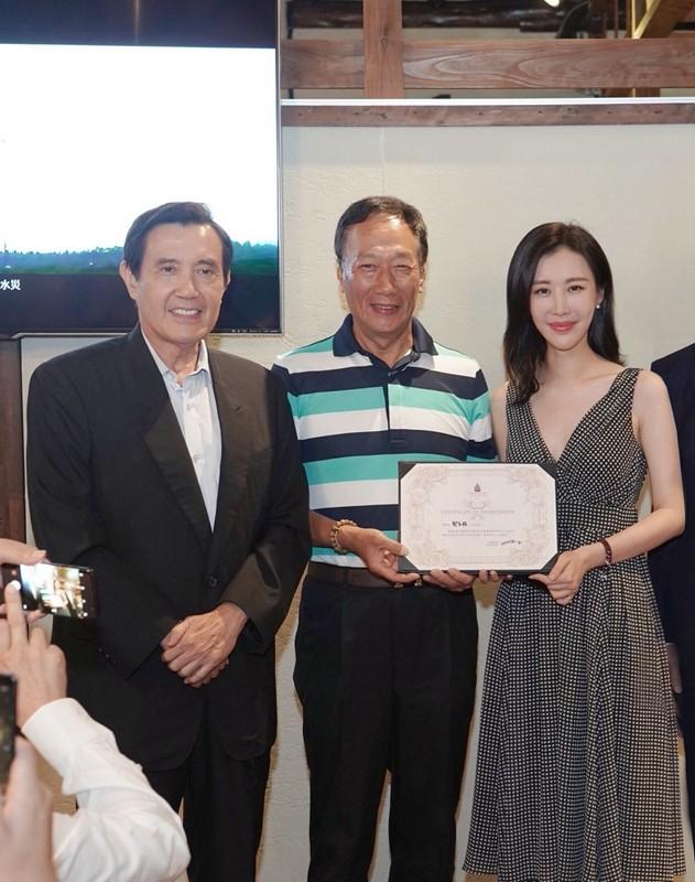 王石如今的成就和他曾经省长女婿的身份无关，田朴珺成功改变阶层，并不是因为他嫁给了