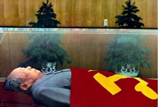 毛主席遗体防腐每年耗费巨资，永久保存的水晶棺纯度高达99.99%，价值惊人，但从