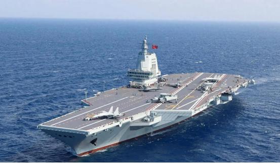 国产首艘电磁弹射型常规动力航母“福建舰”已入列近1年，在聚焦该舰的体量、载机量、