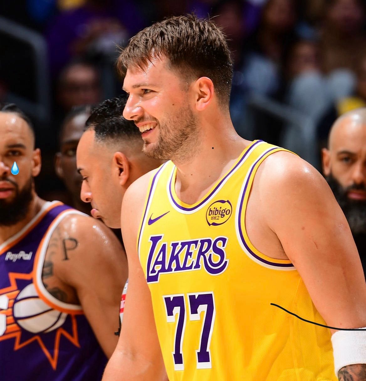 东契奇掌管第一节的神77首节太猛了！单节打满12分钟11中8中砍下20分3篮