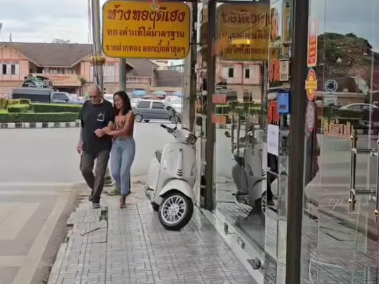 “没老婆？租一个啊！月供2000！”是的，你没听错，在泰国流行一种租妻服务，可以