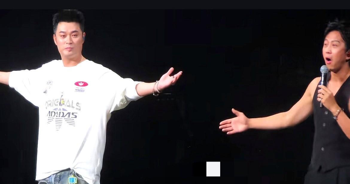 鹿晗这演唱会办得挺有意思。明明是自己的个人巡回演唱会，却硬是办成了老友聚会。