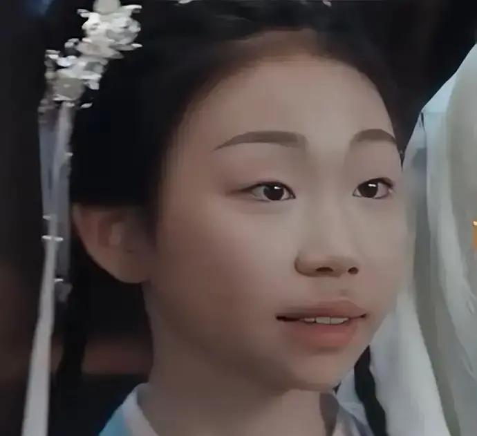 聂远女儿演8.2分剧被夸“灵气炸场”，濮存昕外孙女却因校园短剧遭骂？星二代的命门