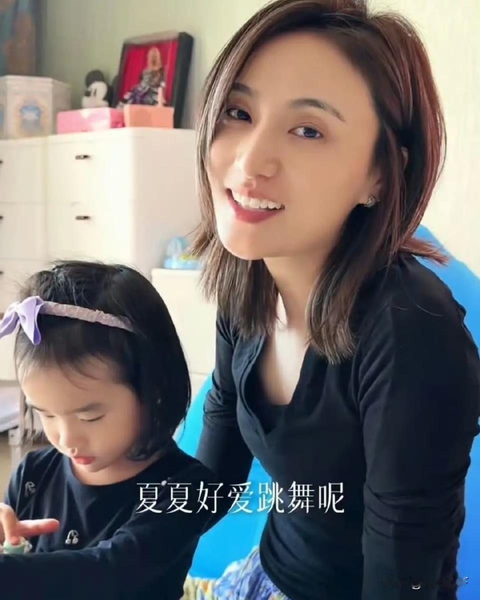 海哈金喜官宣和李亚鹏离婚后没有选择和李亚鹏争抚养权或者财产，因为李亚鹏目前也没有