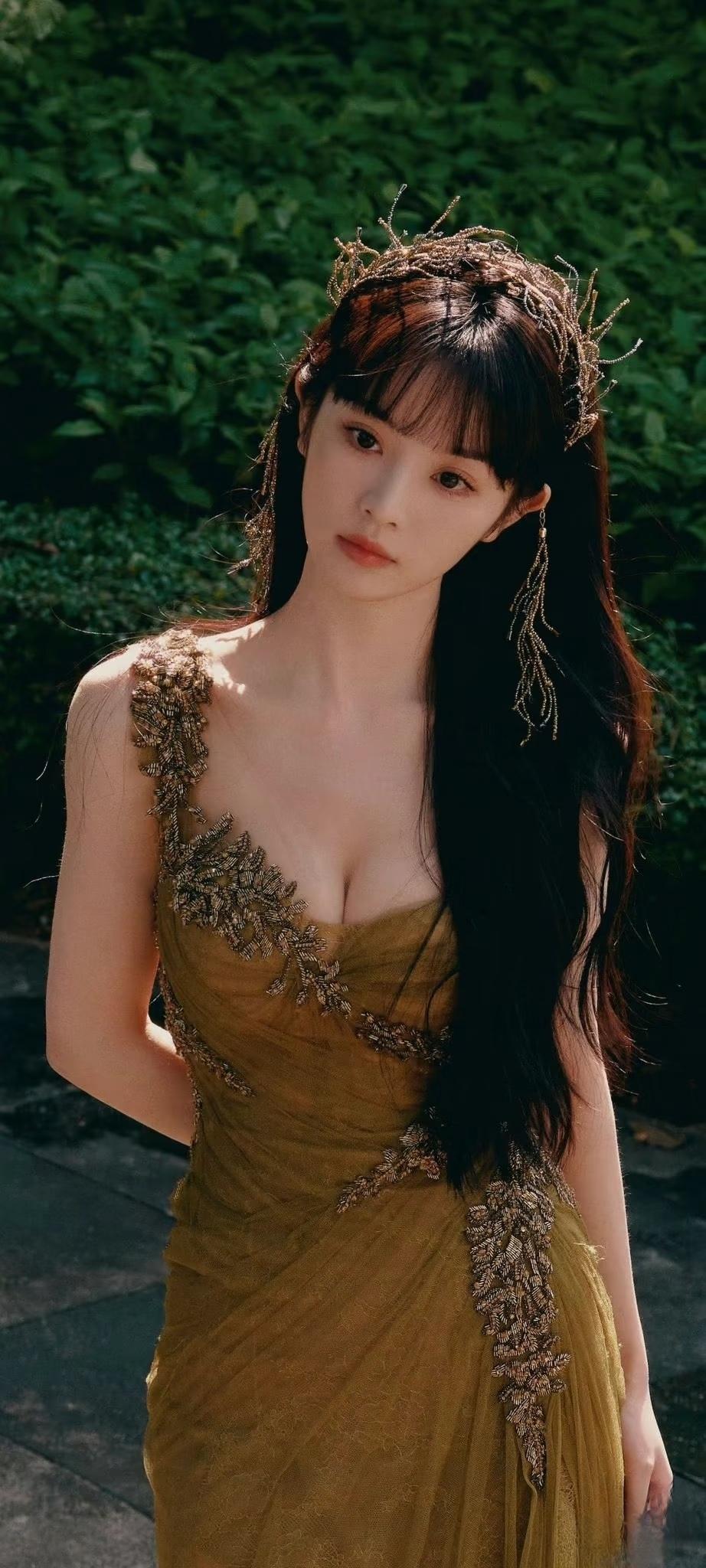 你也喜欢看美女吗当然愿意看了，不光男人愿意看美女们也愿意看谁看见美好的事物不想多