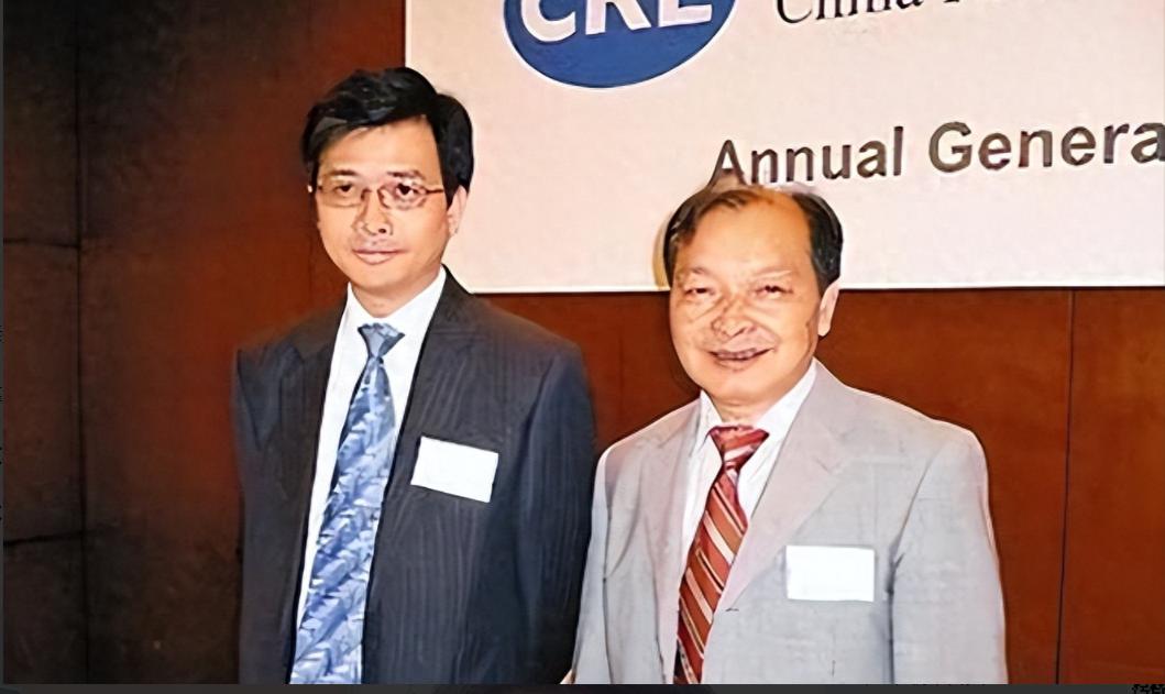 一夜输1亿，一瓶酒50万，2亿豪车买来当玩具，父子败光百亿家产！在中国商界沉