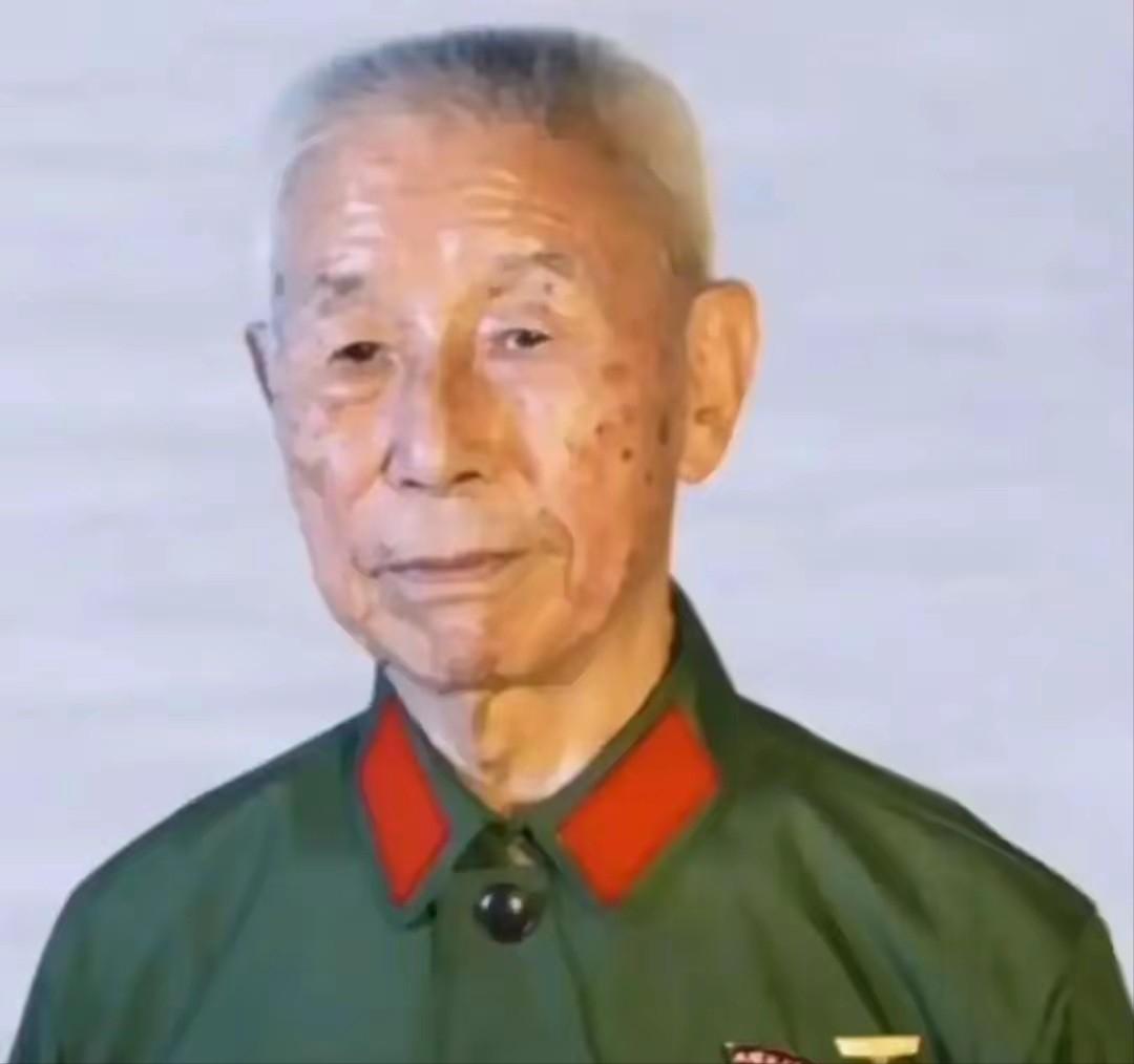 大义舍亲赴沙场，55分钟夺回法卡山，团长送外甥冲敢死队从未后悔广西边境的法
