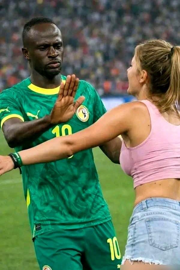 一年挣4000万欧元，换成谁不得先整辆超跑炸炸街？偏偏马内是个异类2026年