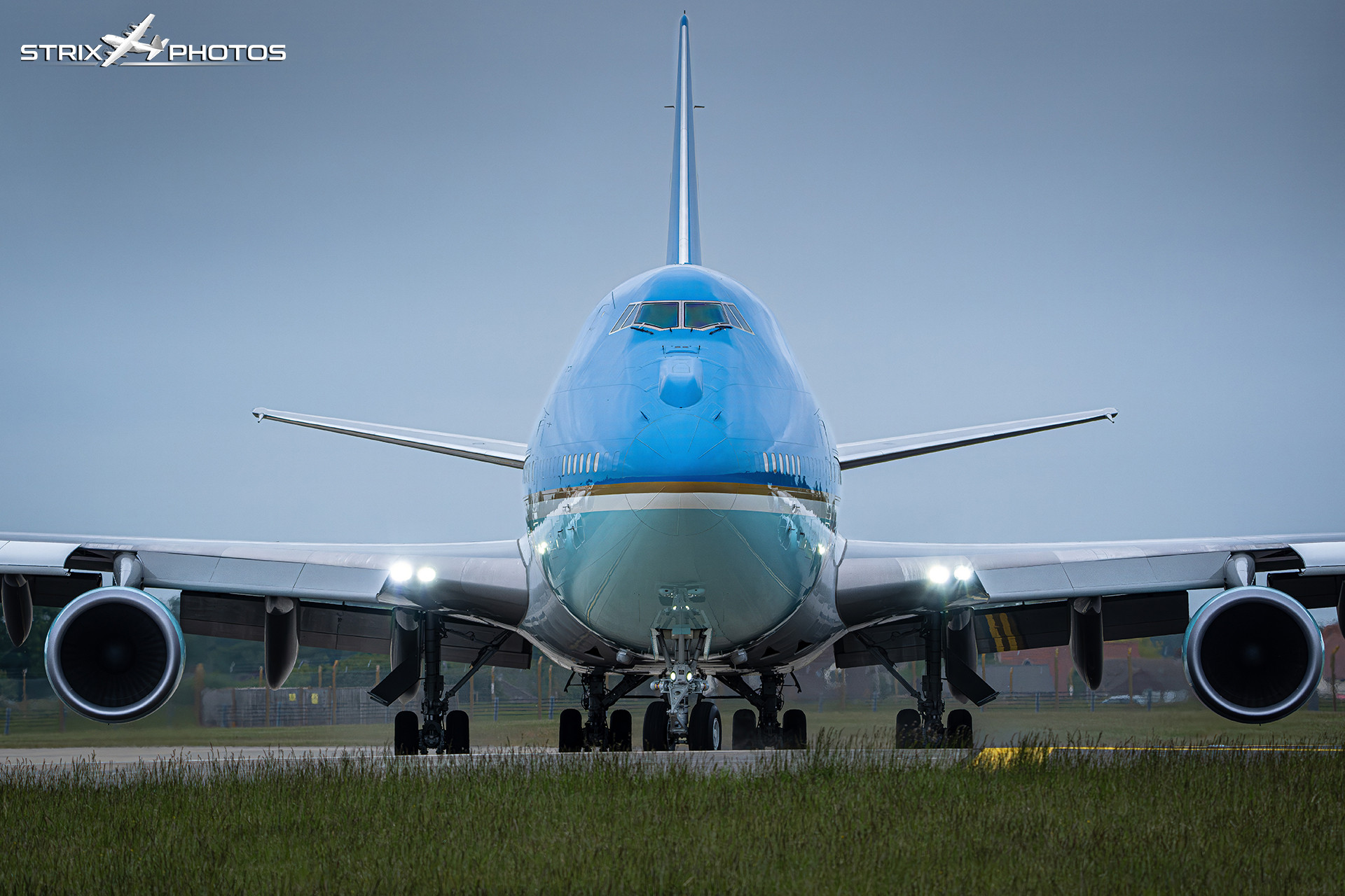 飞临米登霍尔基地的空军一号VC-25(92-9000)​​​