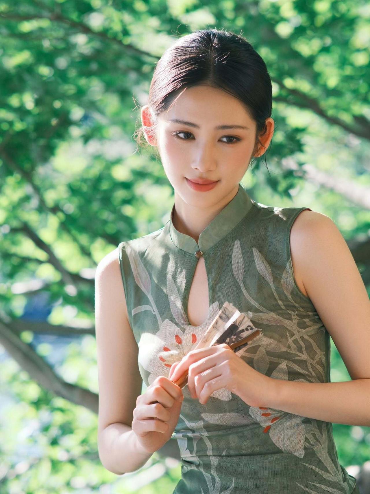 鹤秋画报，绝美的清冷气质！