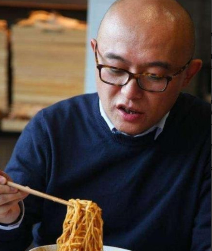 2017年，孟非和黄磊一起投资300万，在南京开了一家叫“黄粱一孟”的火锅店，朋