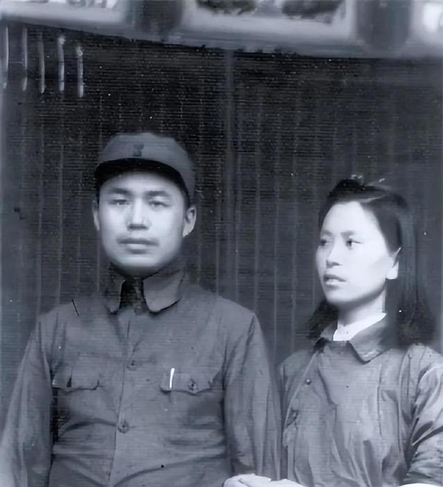 1964年，开国中将王近山娶了比自己小20多岁的保姆黄慎荣，妻子韩岫岩听说后，失