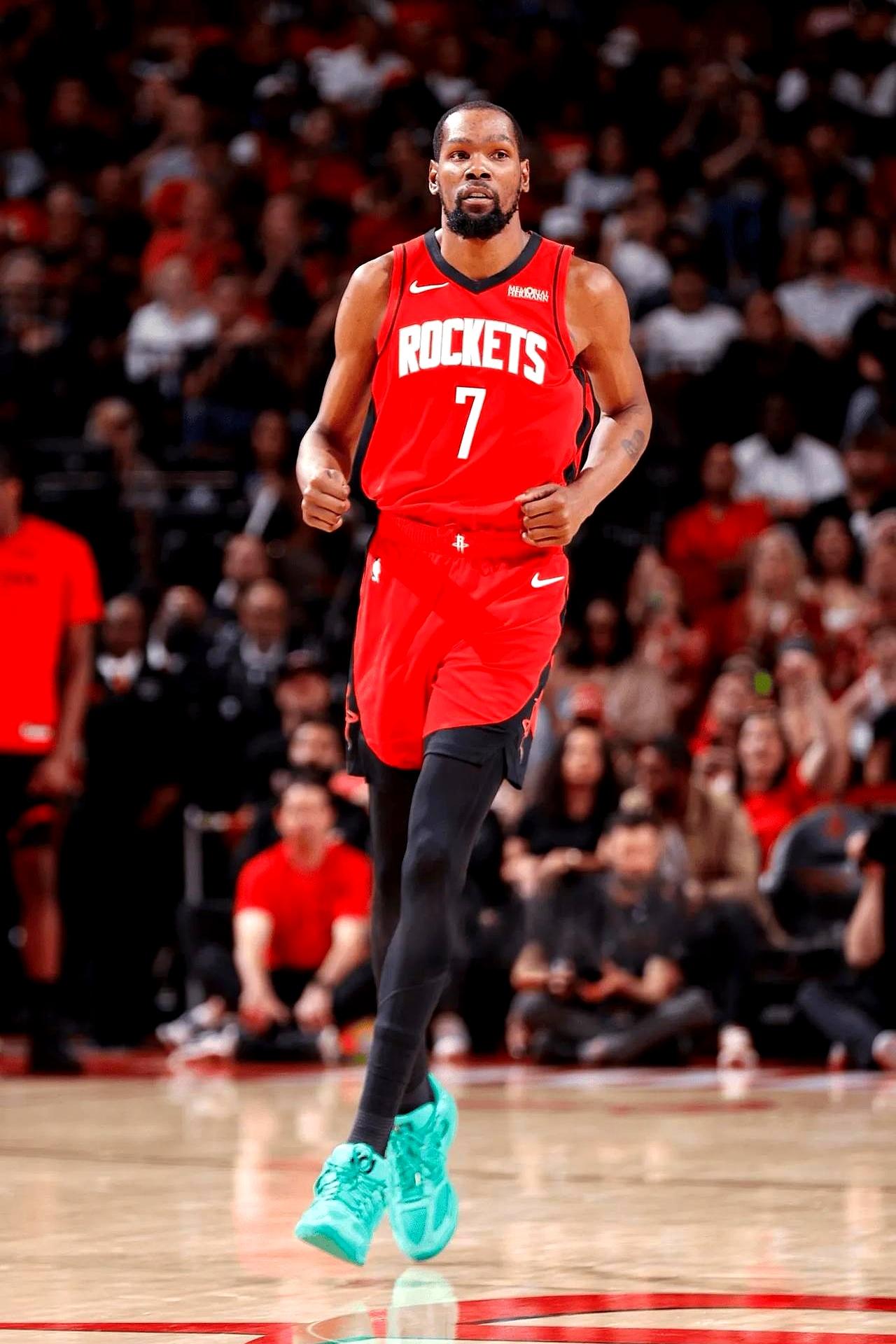 最可怕的得分手，往往刷不出最高分。杜兰特最近一场，三分很顺，29分到手并不吃