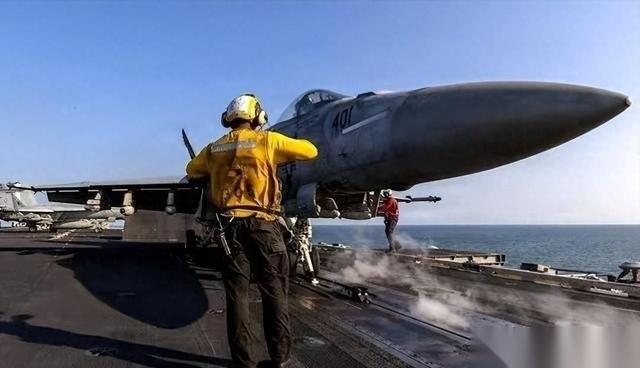 谁能想到，美军15艘顶级战舰气势汹汹地把伊朗5大港口堵了个水泄不通，全球都以为中