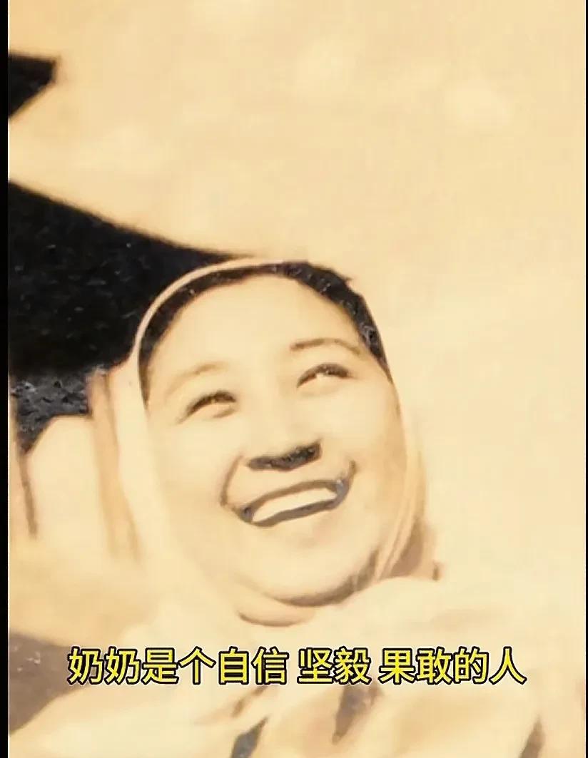 《大宅门》导演郭宝昌儿子讲述了剧中“抱狗丫头香秀”原型郭榕的性格，“奶奶是个自信