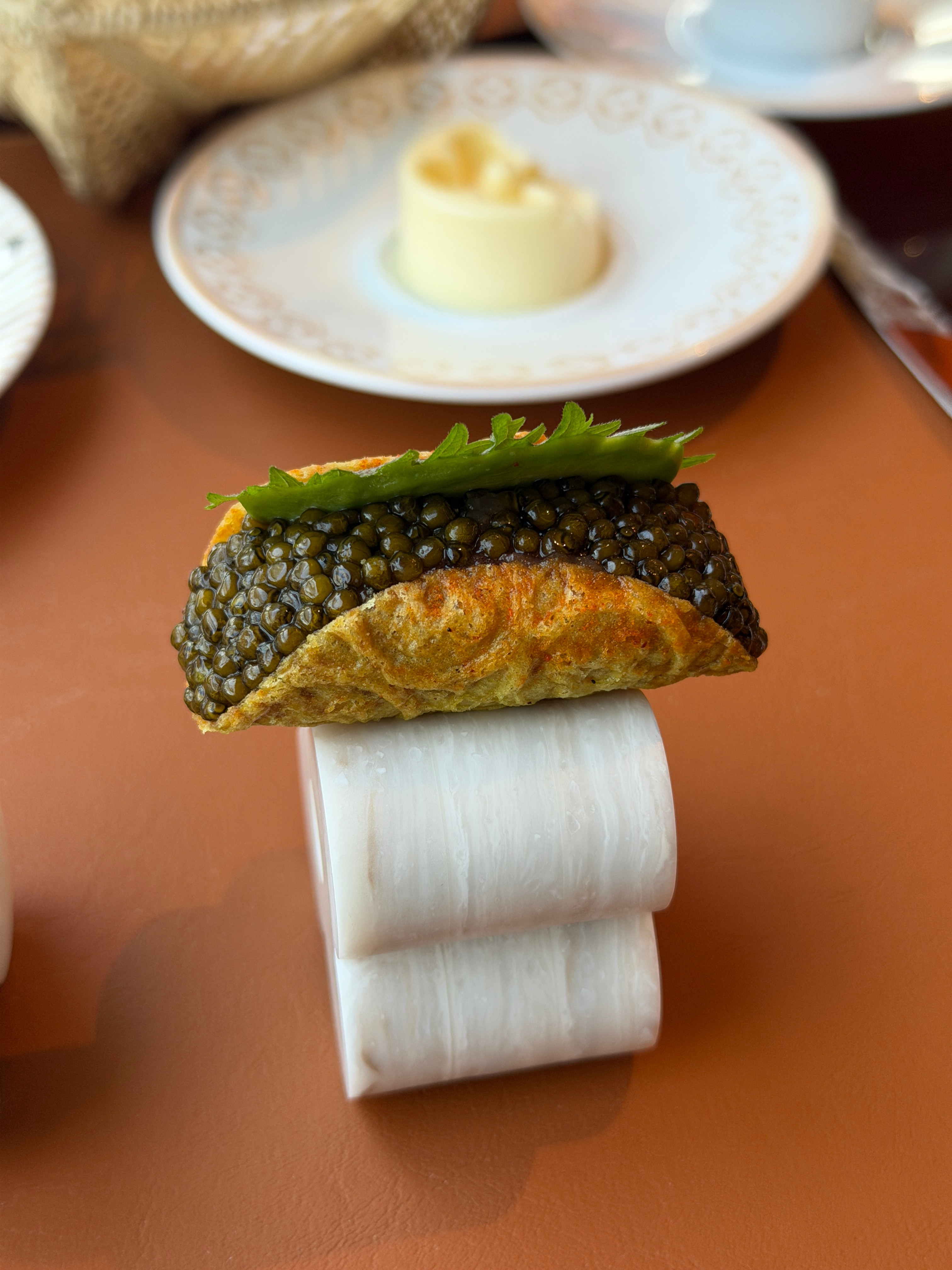 来品鉴一下LV的餐厅LECAFE，人均1888元。摆牌依旧是非常精致，所见之处