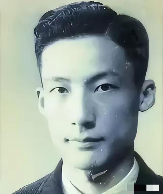 1949年，毛人凤下令处死朱君友。朱君友坦然赴死，却发现枪决他的2名特务，朝他频