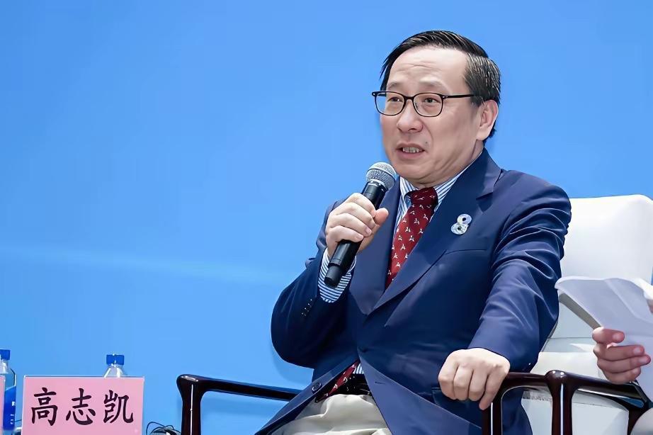 谁能想到，以往名不见经传的"国家移民管理局"，竟因为一句"应改回出入境管理局"的