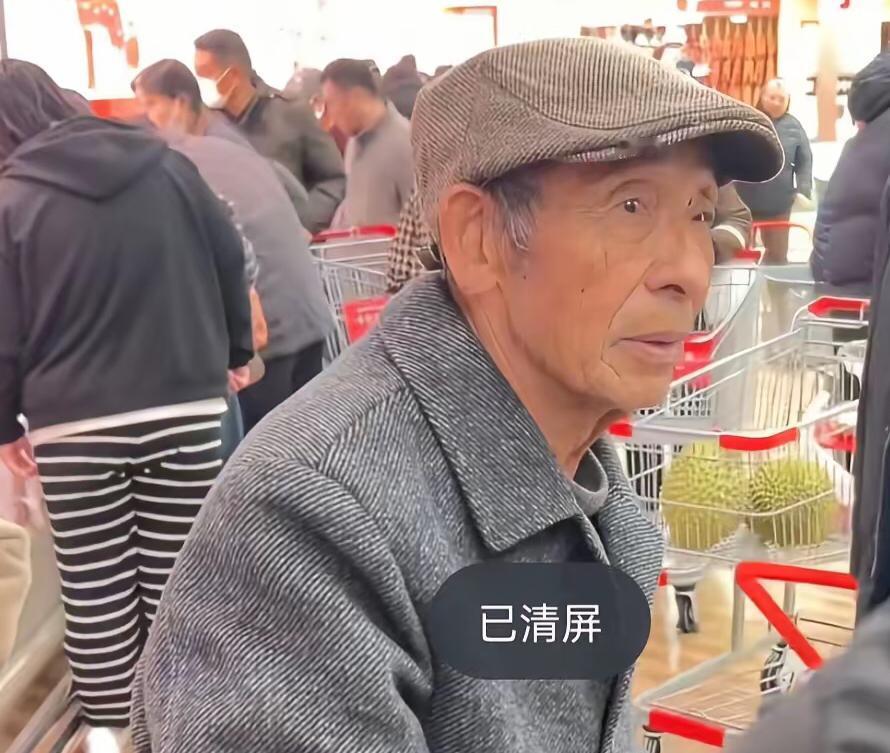 刘强东的父亲近期从北京回到宿迁老家，这位大佬父亲的接地气日常，让网友直呼可爱。老