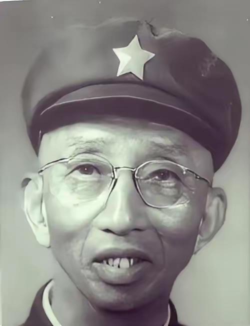 1955年新中国首次授衔时，曾发生过这样一幕：功勋卓著的山东兵团参谋长李迎希，在