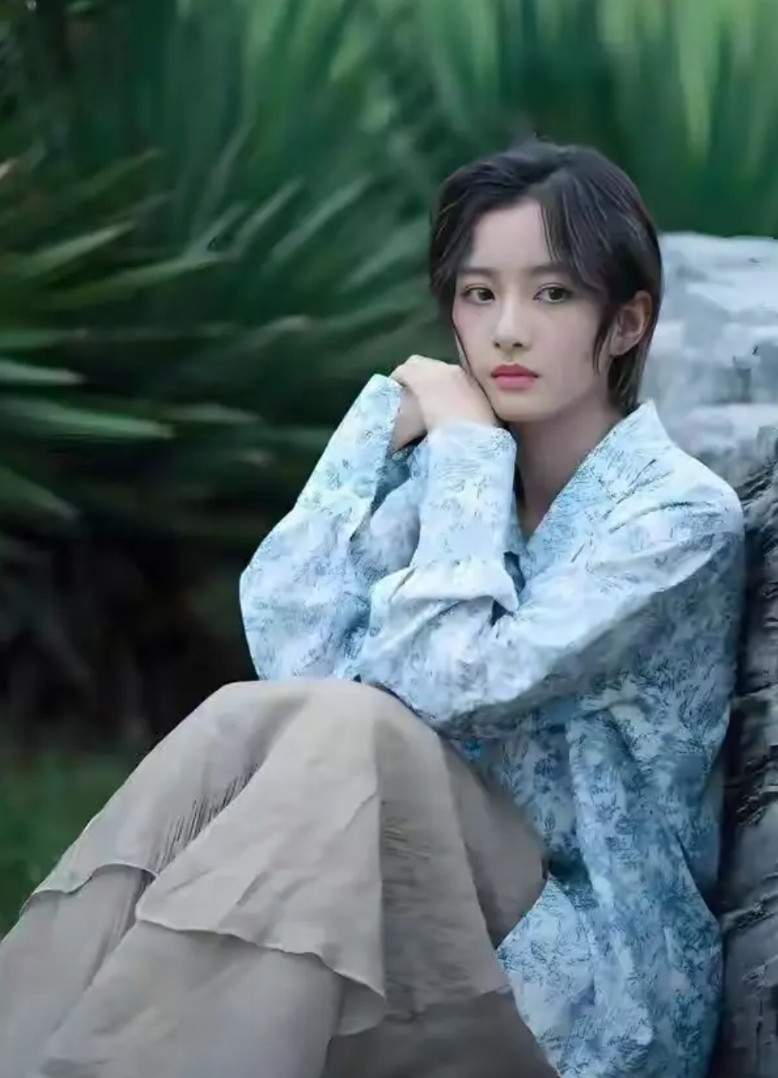 零零散散地看了央八的剧《四喜》，我有几点感触。其一，让童谣饰演沈明珠，这选角很