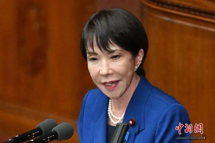 日本首相高市早苗，最近干了件招骂的事——21号那天，她以首相的名义，给东京靖国神
