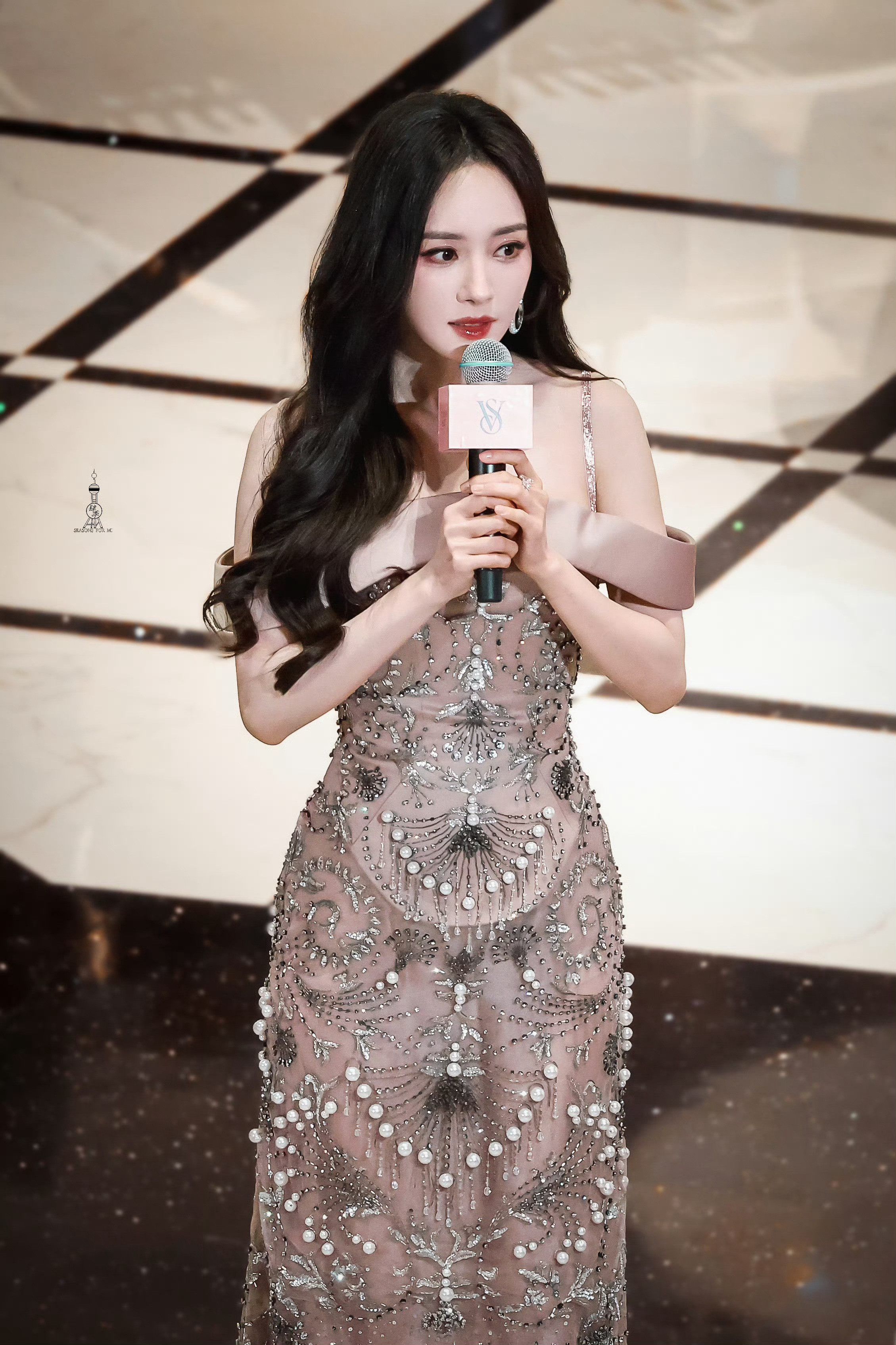 杨幂美成这样是什么意思美成啥了！我直呼妈幂！！！[爱心][爱心][爱心]​​​