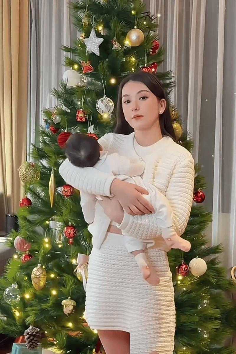 谁能想到，曾经那些信誓旦旦说“天王拼三胎肯定是为了追生儿子”的人，如今被打脸打得