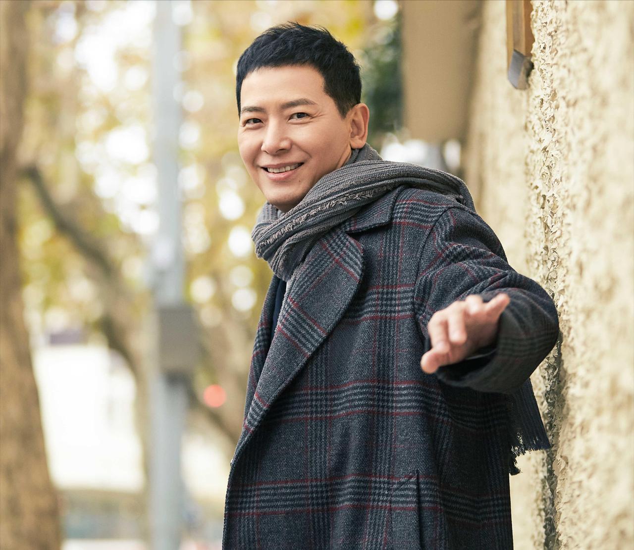 戴军容颜不老的原因找到了，原来，2012年的地球毁灭论改变了他。当年，盛传2