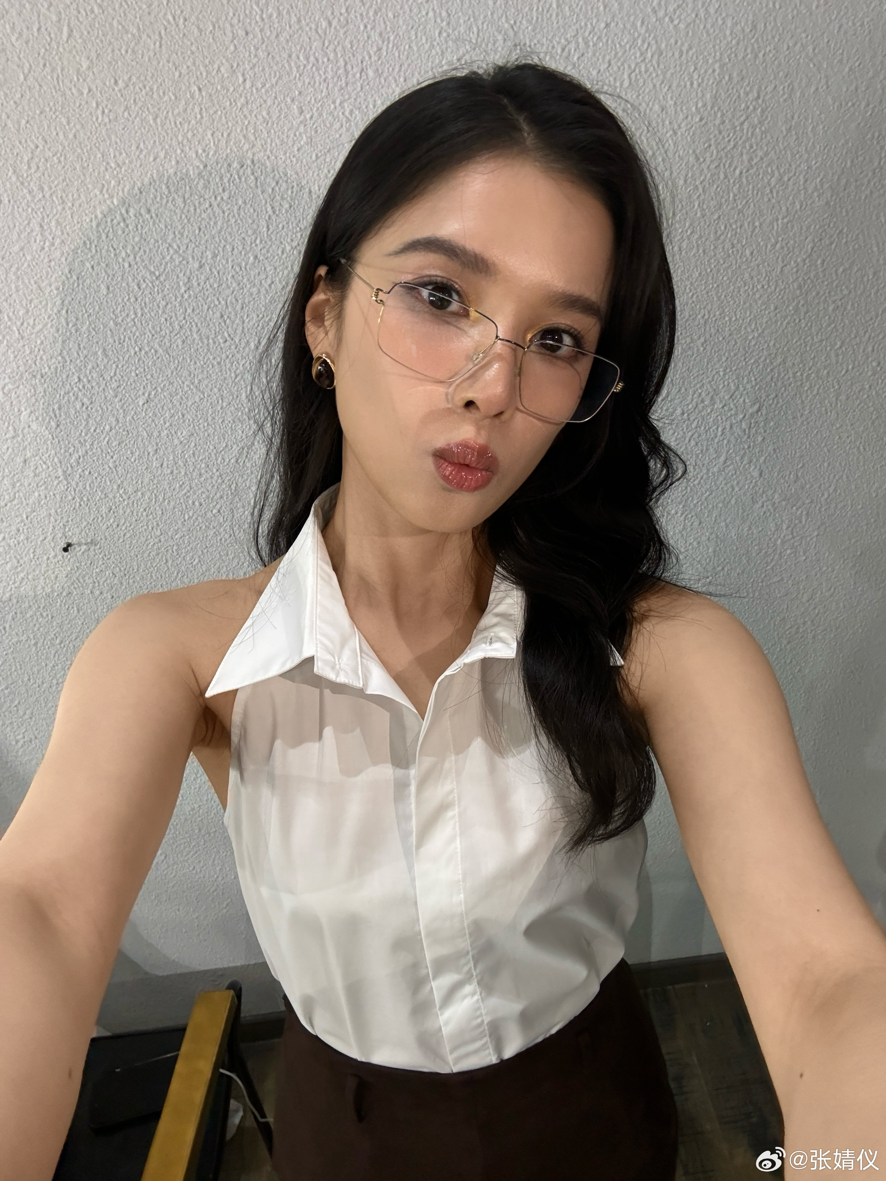 张婧仪的最新物料前三张这谁顶得住啊​​​