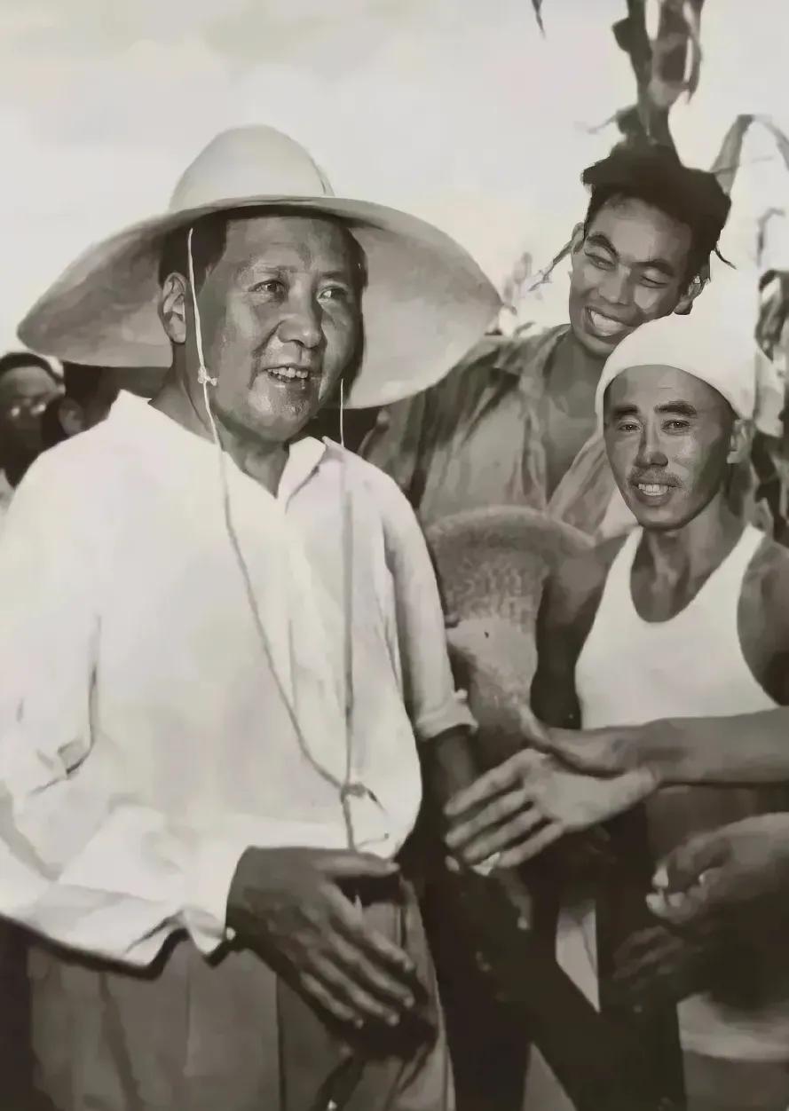 进北京后，毛主席的保健医生徐涛多次劝毛主席注意营养，少一些粗茶淡饭，多吃点青菜和