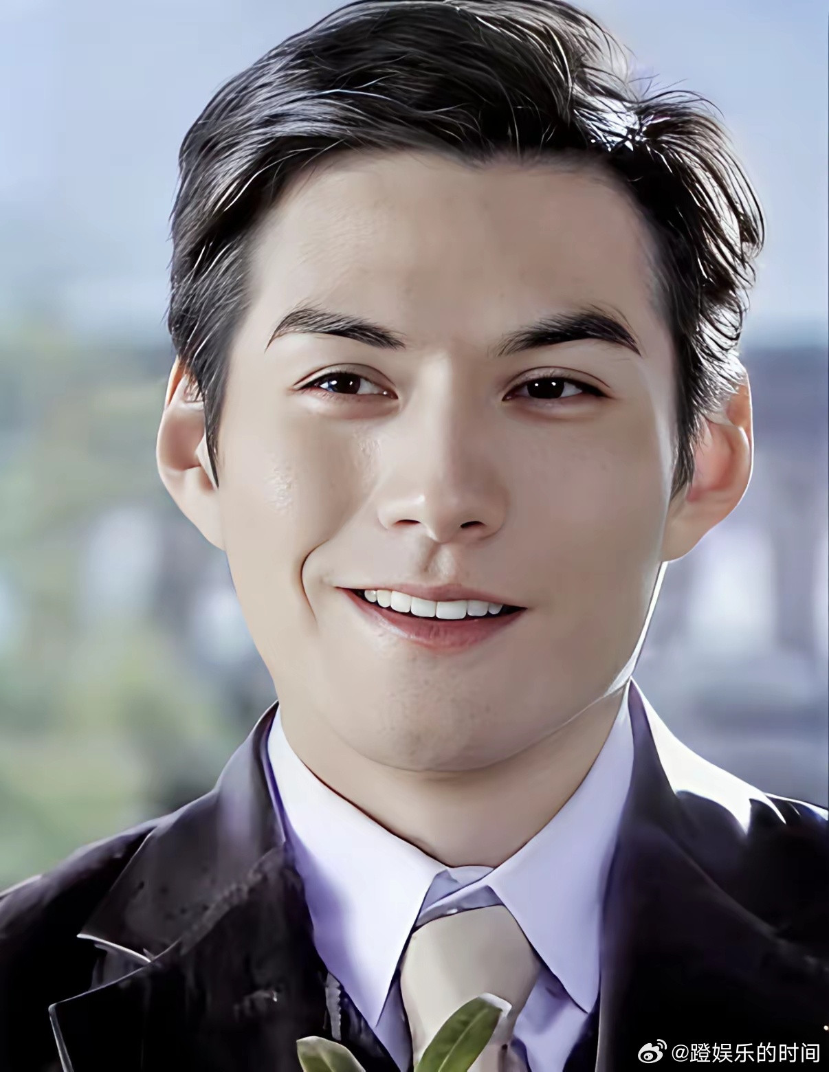 谁懂啊！严屹宽早期黄毛造型才是颜值巅峰！翻到他当年金发造型，真的直接被惊艳到。五