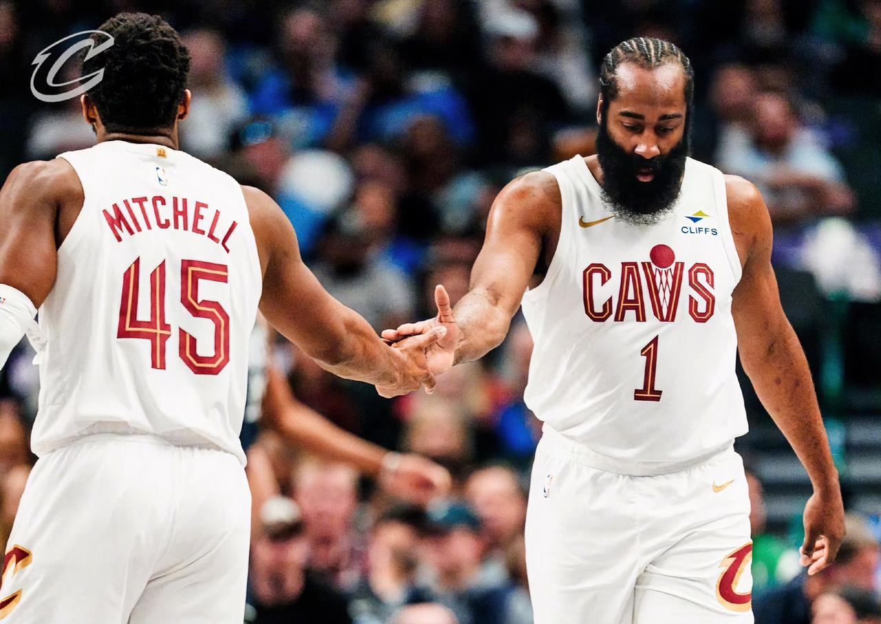 米切尔：登哥，舒服了？？？三节打卡下班，汗都没出，直接赢33分。哈登：哈哈，主