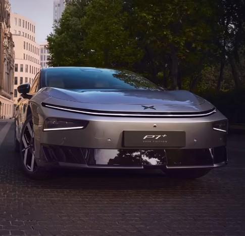 2026款小鹏P7+今日正式官宣，首次推出超级增程版本，同时保留纯电车型，综合续