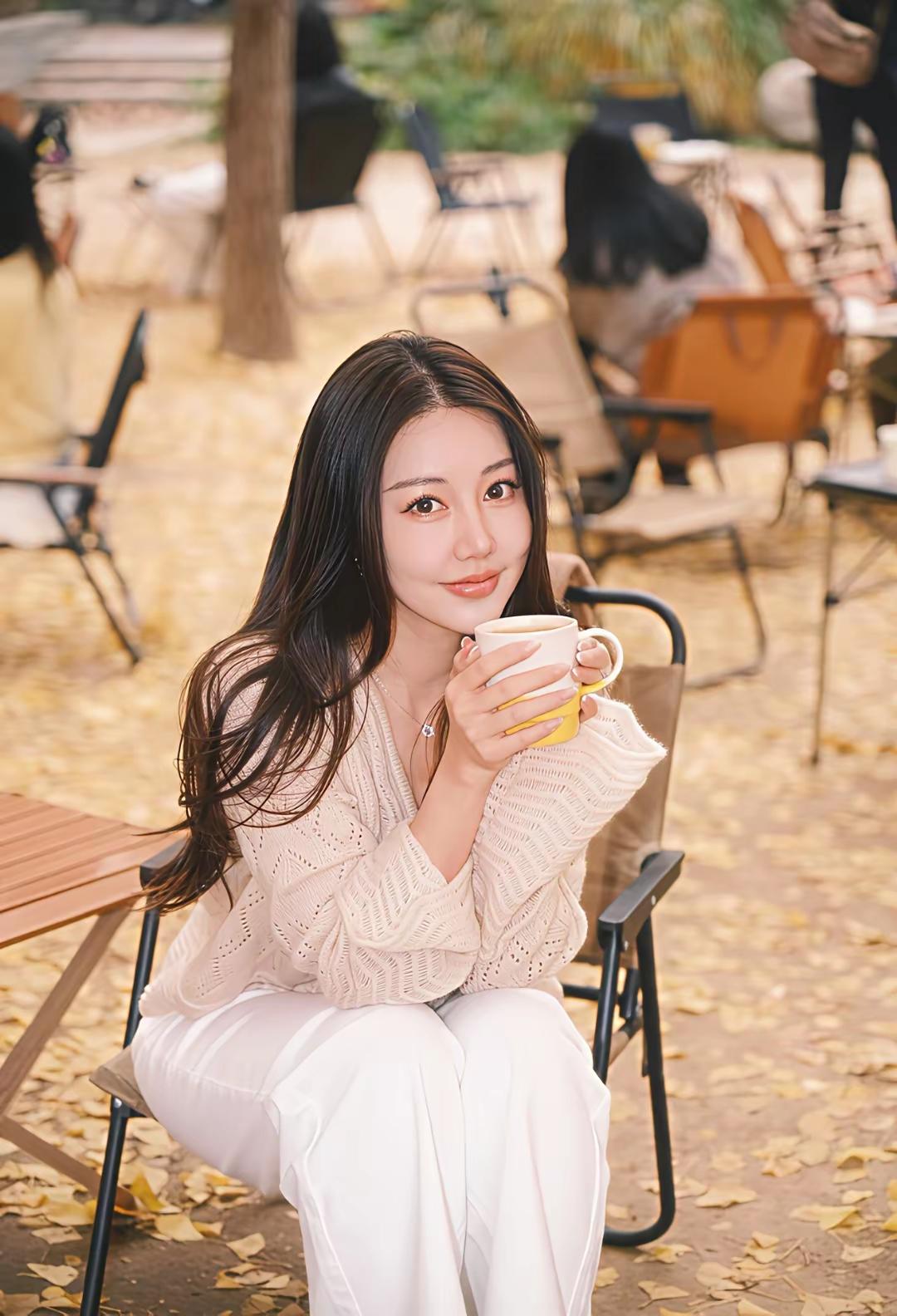 生活或许总有遗憾，但未来依旧美好。