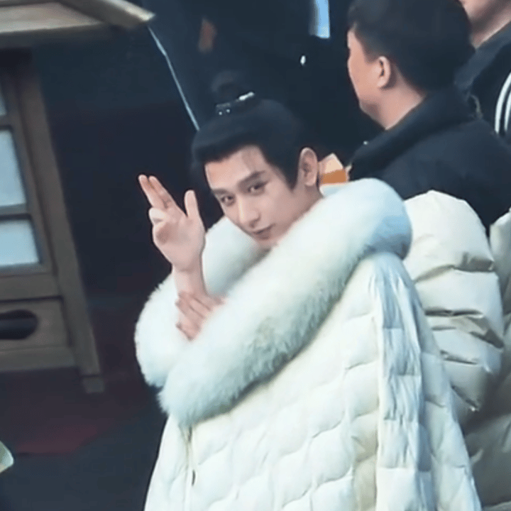 两京十五日杀青了，今天没有车屁股可看了哥估计又要神隐了，好好休息一下，陪一陪家人