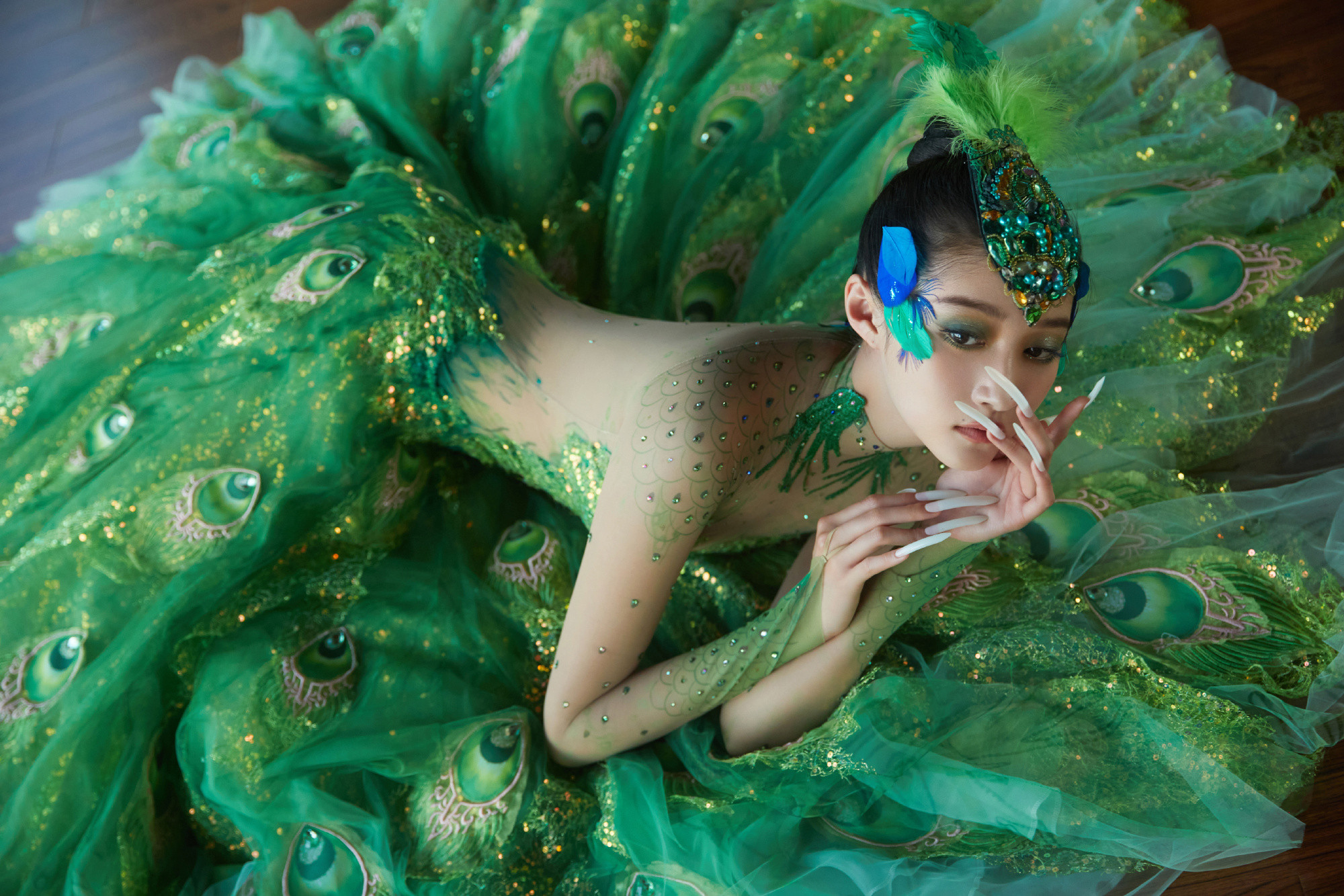 关晓彤雀之灵，绿色仙子造型大片。关晓彤