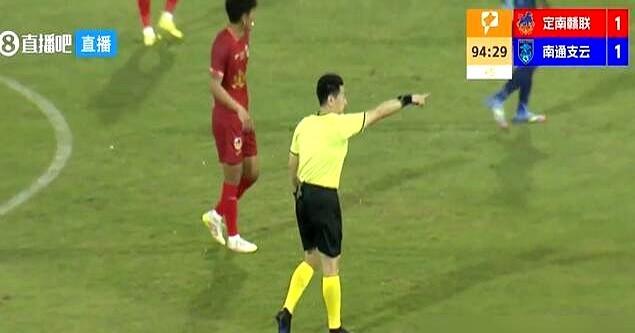 足协内部评议是错判，结果呢？中甲延边龙鼎对广州队，开场才11分钟，裁判闫旭就