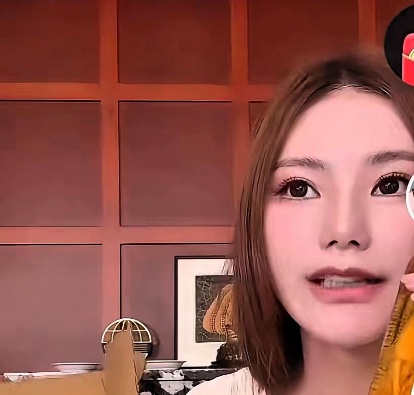 马筱梅以前，那可是个精致女孩，留着长发，特别漂亮，每天都要花好多时间打理，烫发染