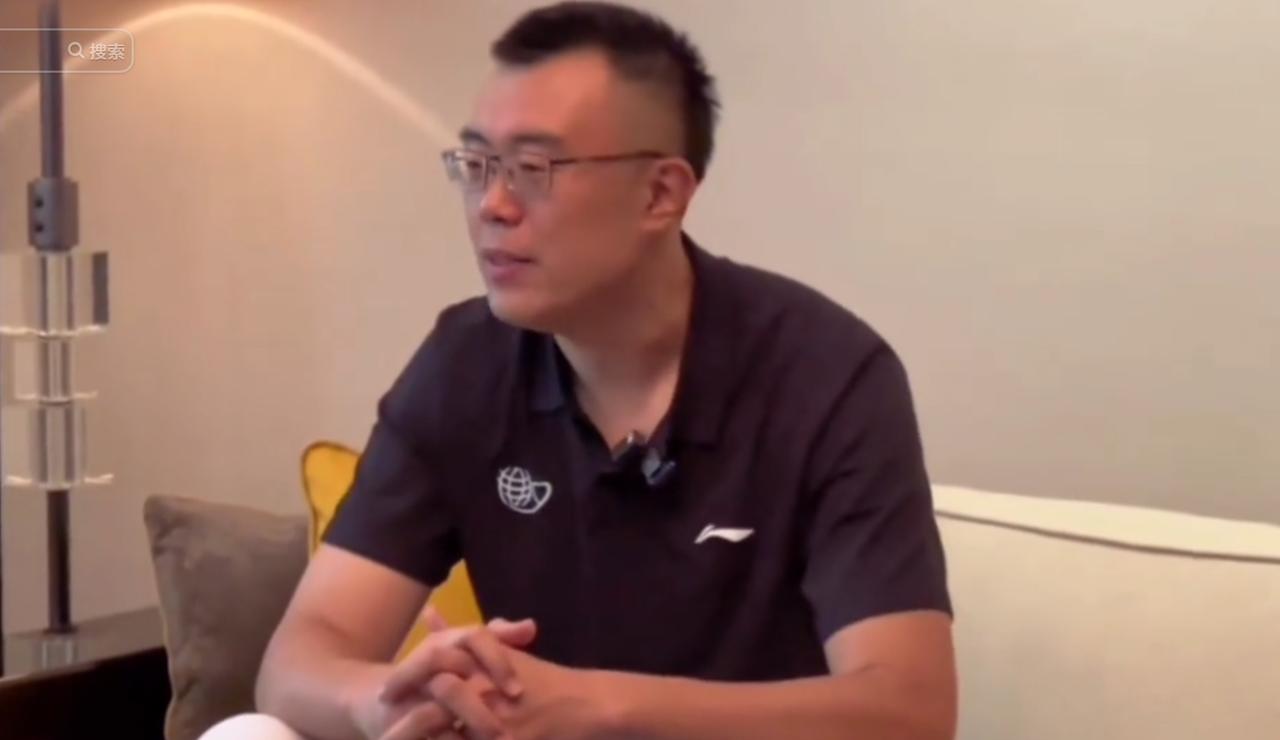 韩德君有情有义！据辽宁体育媒体人透露，辽宁男篮副总经理韩德君亲自出面邀请郭艾