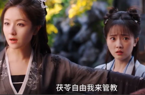 李兰迪这场戏压得住！不是靠妆容惨白，也不是靠台词吼得响，就是蹲在井边刷尸骨