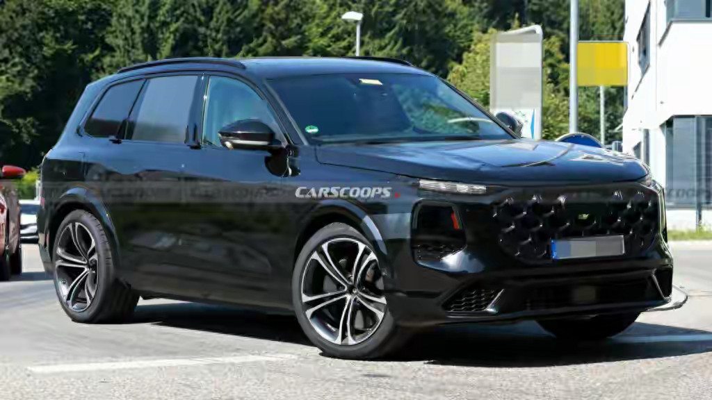 近期，外媒Carscoops曝光了一组全新奥迪SQ7的无伪装谍照，新车细节彻底曝