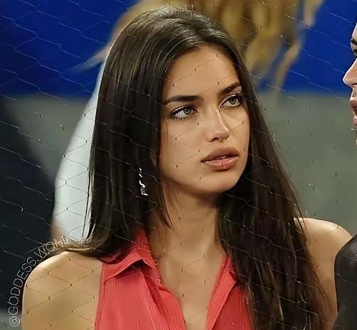 “没有对比就没有伤害”，乔治娜比起伊莲娜，差得不止一点点都是C罗爱的女人，但前