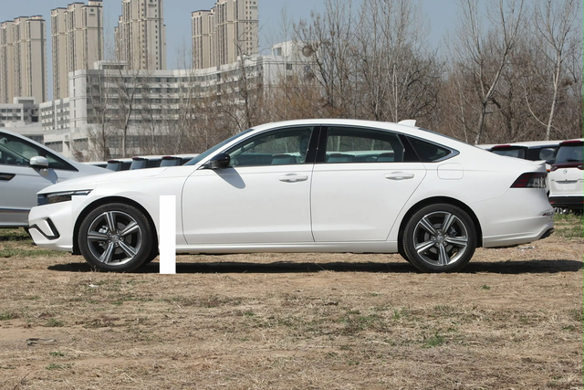 雅阁为什么不做短前悬2025款雅阁前悬改短后简直完美（第一张p的，第二张原图）