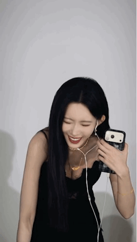 什么样的女生,最有魅力?作者加速成长计划孟子义这状态真的太绝了✨一身黑色吊带简约