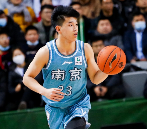 南京同曦男篮本赛季缺了林葳、郭昊文、曾繁日这三名球员，球队实力大受影响，基本无缘