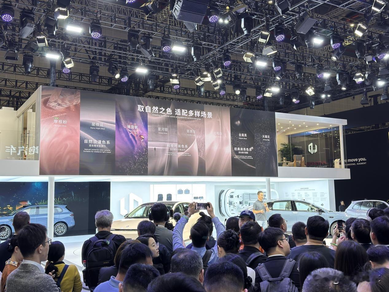百家媒体到访，零跑赚足关注！2025上海车展已经开幕，吸引了全球诸多媒体前