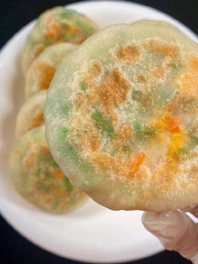这个韭菜馅饼真的香迷糊了。​​​