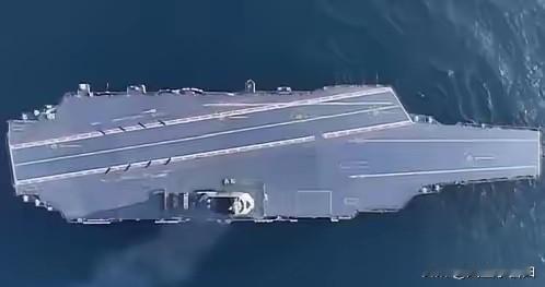 中华人民共和国正式向全世界宣告两件大事：福建舰航母，正式服役了！中国海军，现在